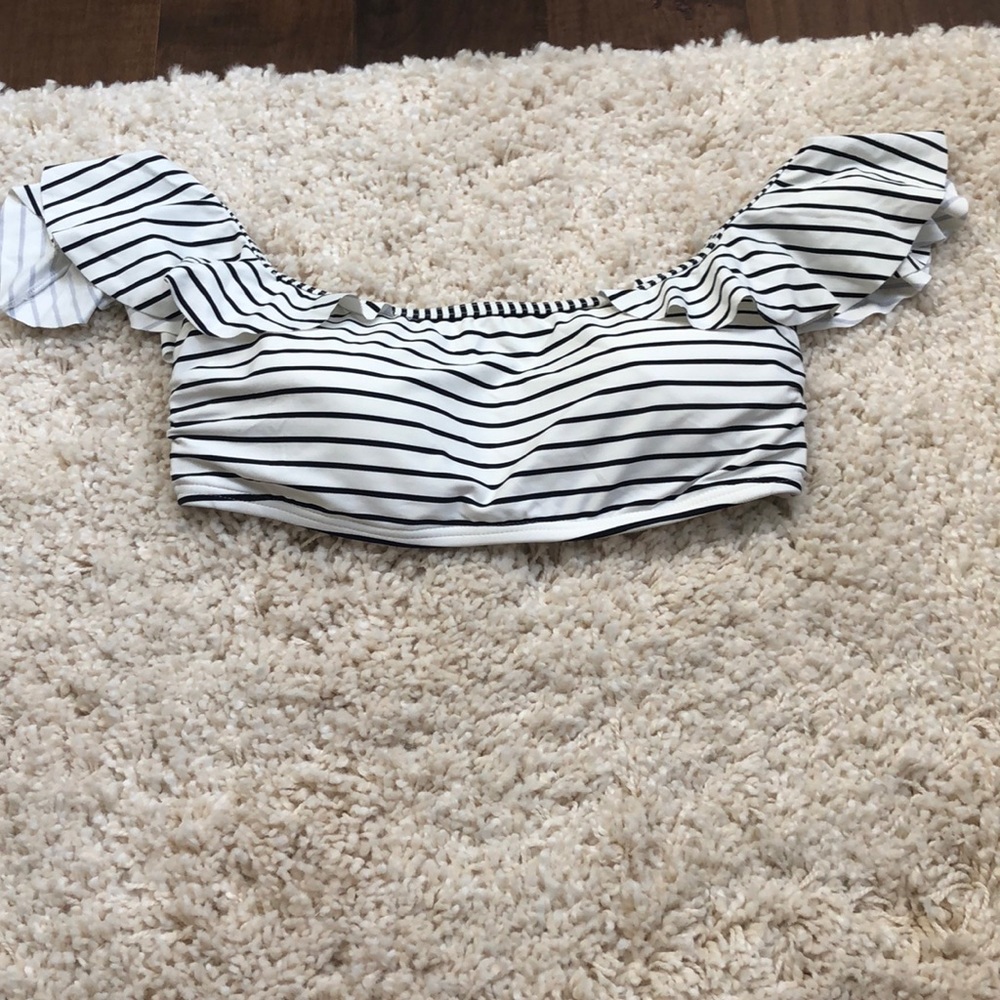 ❗️2/25❗️Vince Camuto Sleeve Striped Bikini sz M